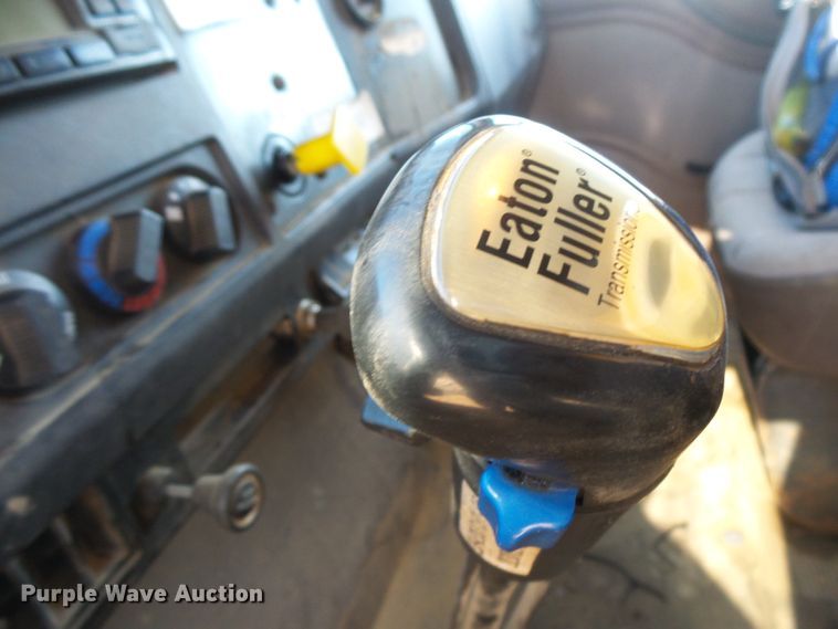 image for item FU9317 1998 International 2554 dump truck