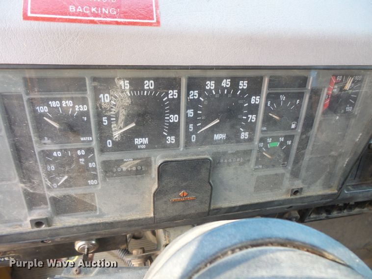 image for item FU9317 1998 International 2554 dump truck