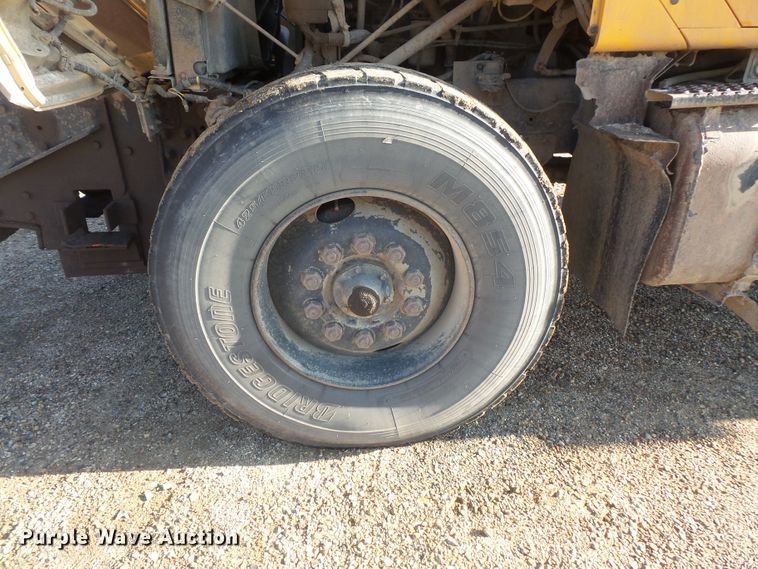 image for item FU9317 1998 International 2554 dump truck