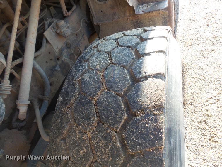 image for item FU9317 1998 International 2554 dump truck