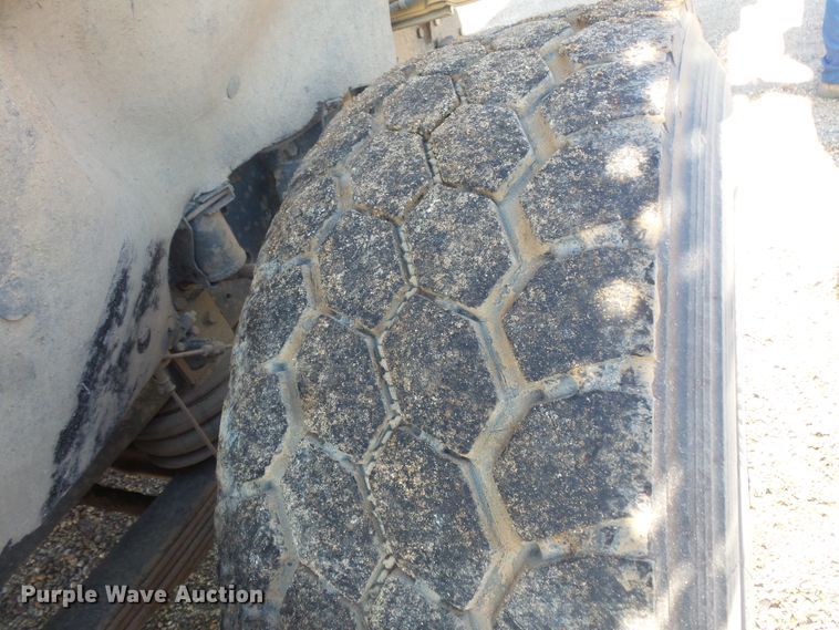 image for item FU9317 1998 International 2554 dump truck