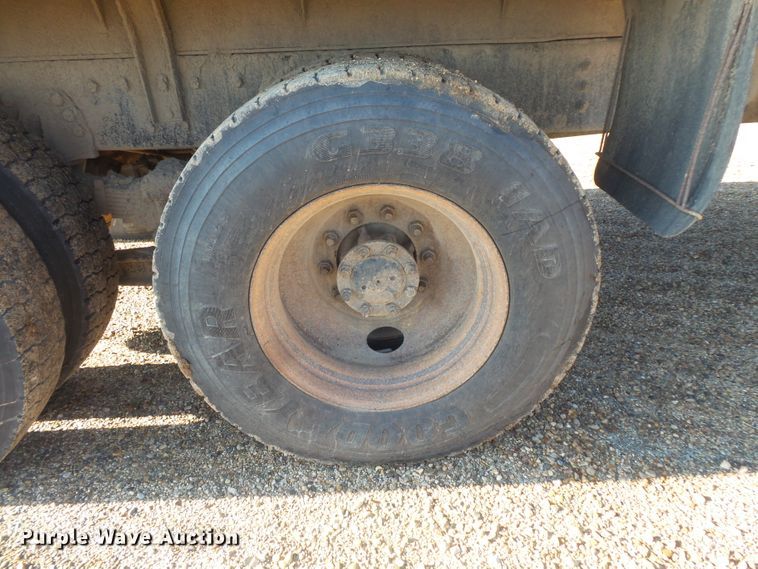 image for item FU9317 1998 International 2554 dump truck