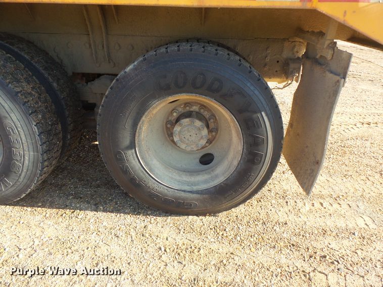 image for item FU9317 1998 International 2554 dump truck