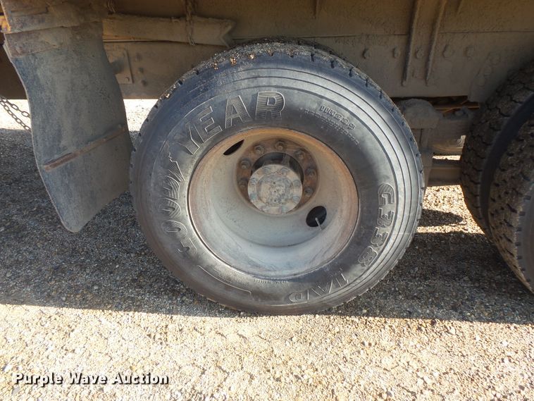 image for item FU9317 1998 International 2554 dump truck