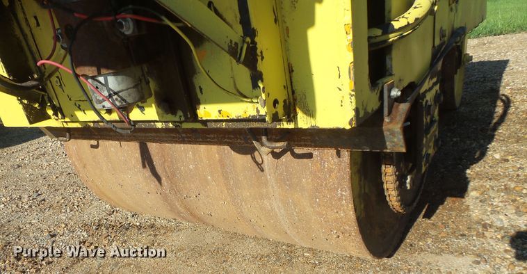 image for item FU9319 Mauldin 1450 double drum vibratory roller