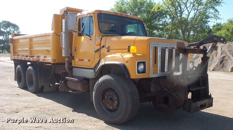 image for item FU9320 1998 International 2554 dump truck