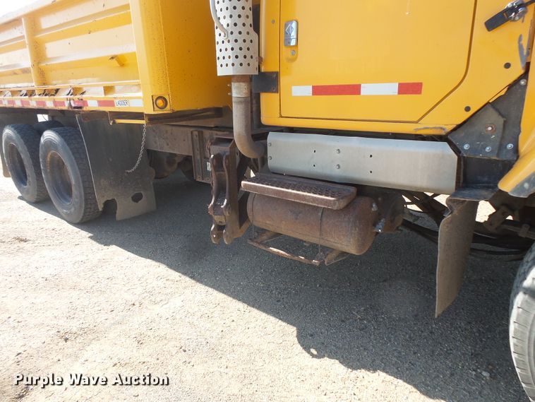 image for item FU9320 1998 International 2554 dump truck