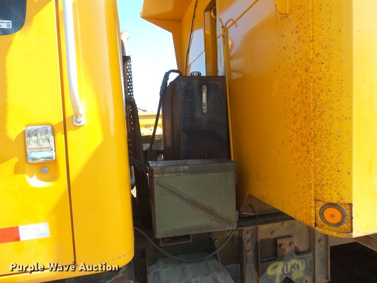 image for item FU9320 1998 International 2554 dump truck