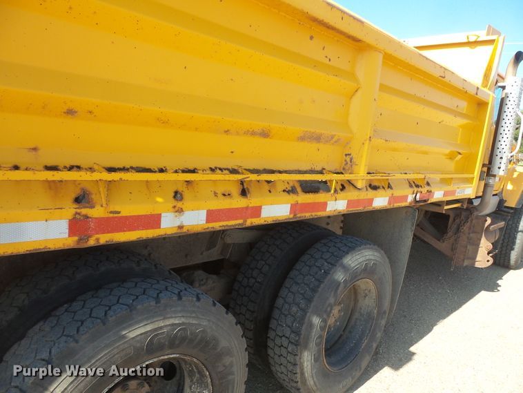 image for item FU9320 1998 International 2554 dump truck