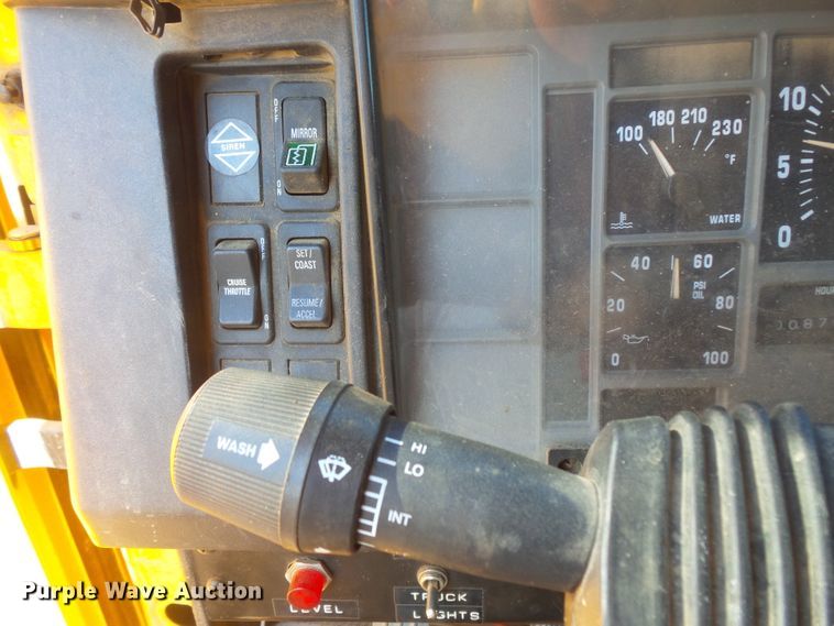 image for item FU9320 1998 International 2554 dump truck