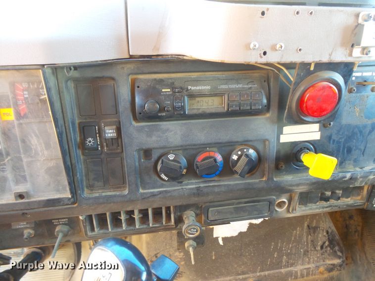 image for item FU9320 1998 International 2554 dump truck