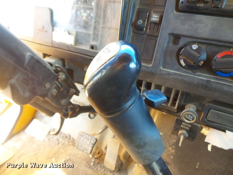 image for item FU9320 1998 International 2554 dump truck