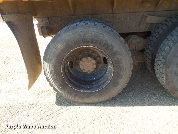 image for item FU9320 1998 International 2554 dump truck