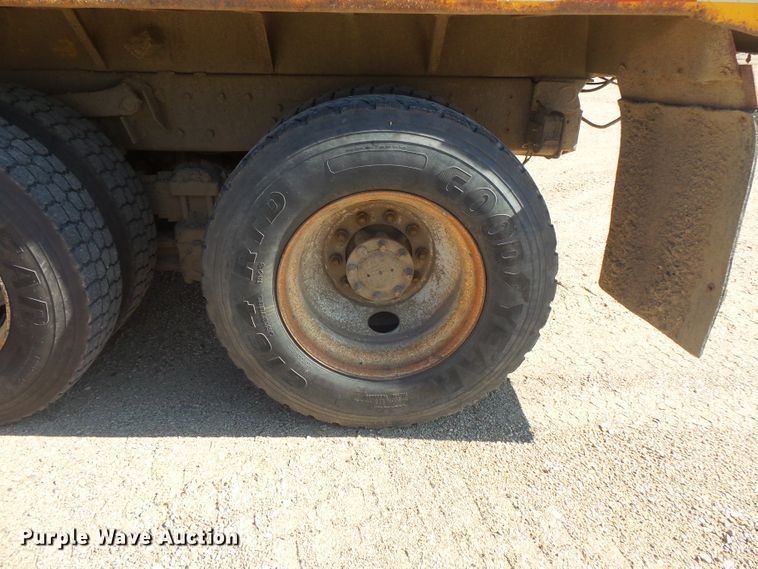 image for item FU9320 1998 International 2554 dump truck