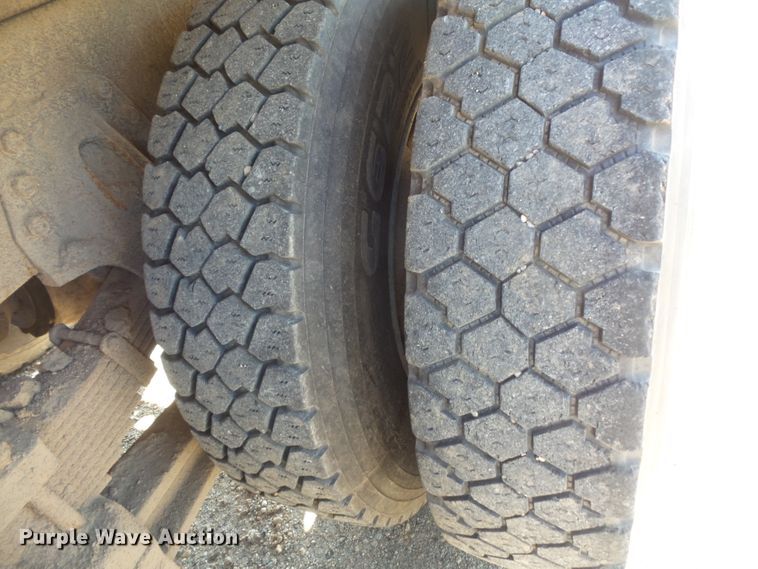 image for item FU9320 1998 International 2554 dump truck