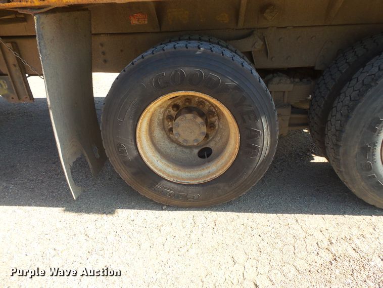 image for item FU9320 1998 International 2554 dump truck