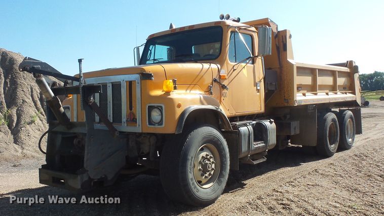 image for item FU9321 2000 International 2554 dump truck
