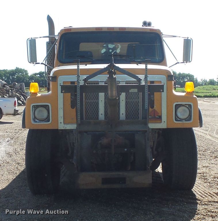 image for item FU9321 2000 International 2554 dump truck