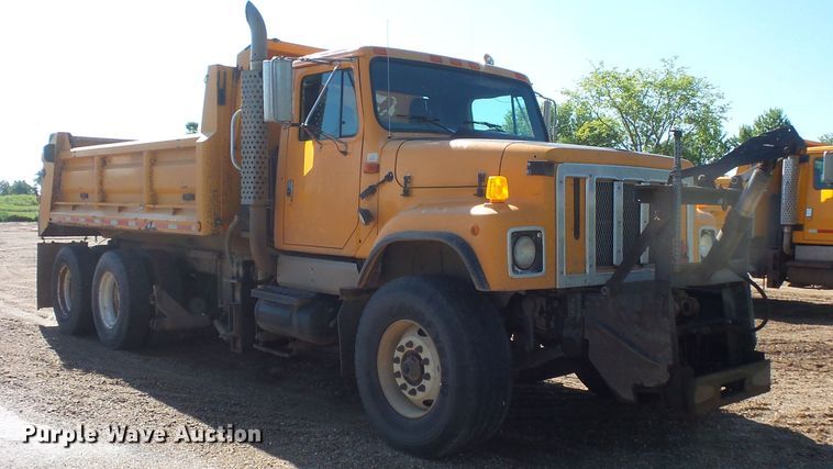 image for item FU9321 2000 International 2554 dump truck