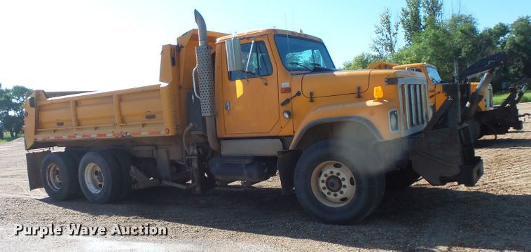 image for item FU9321 2000 International 2554 dump truck