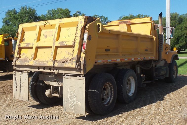 image for item FU9321 2000 International 2554 dump truck