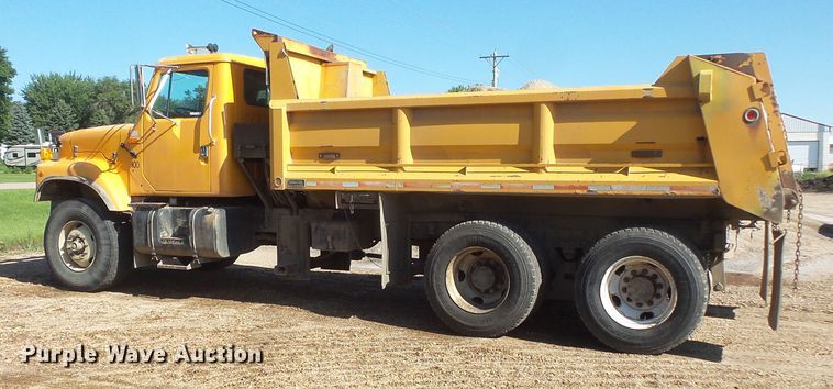 image for item FU9321 2000 International 2554 dump truck
