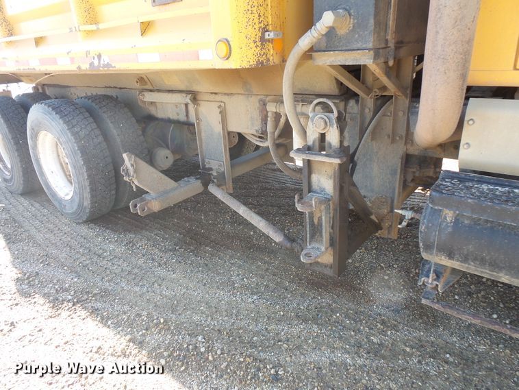 image for item FU9321 2000 International 2554 dump truck