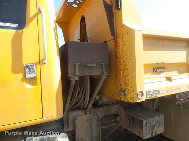 image for item FU9321 2000 International 2554 dump truck