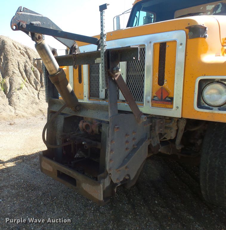 image for item FU9321 2000 International 2554 dump truck