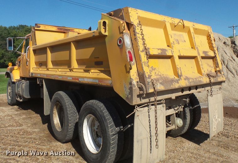image for item FU9321 2000 International 2554 dump truck