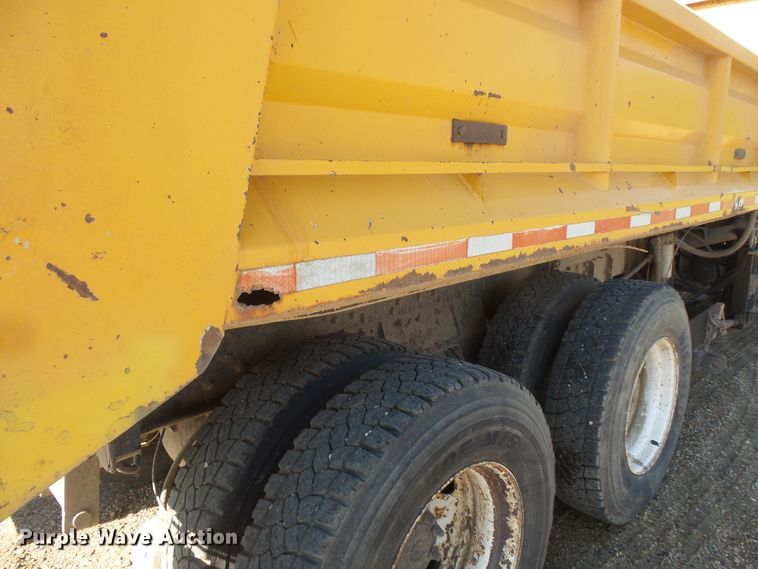 image for item FU9321 2000 International 2554 dump truck