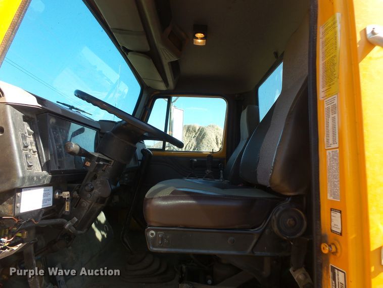 image for item FU9321 2000 International 2554 dump truck