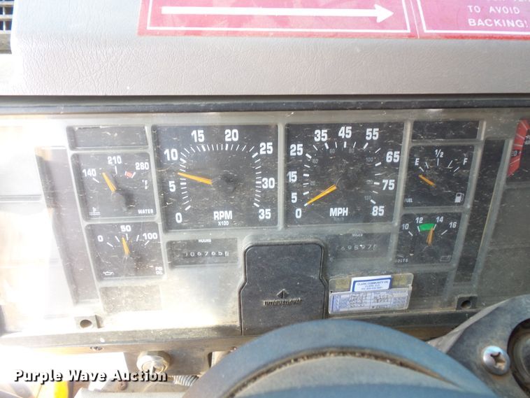 image for item FU9321 2000 International 2554 dump truck