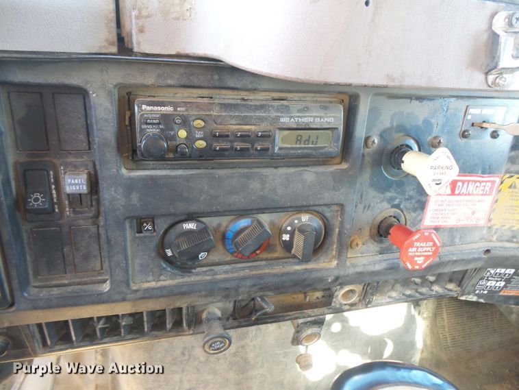 image for item FU9321 2000 International 2554 dump truck