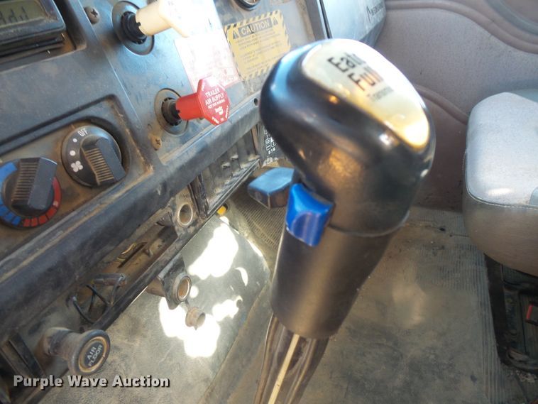 image for item FU9321 2000 International 2554 dump truck