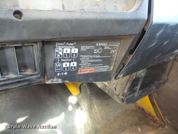 image for item FU9321 2000 International 2554 dump truck