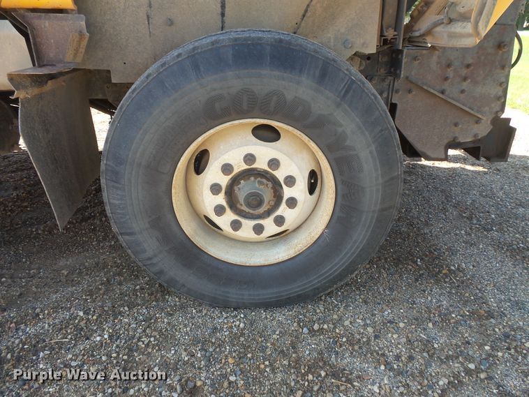 image for item FU9321 2000 International 2554 dump truck