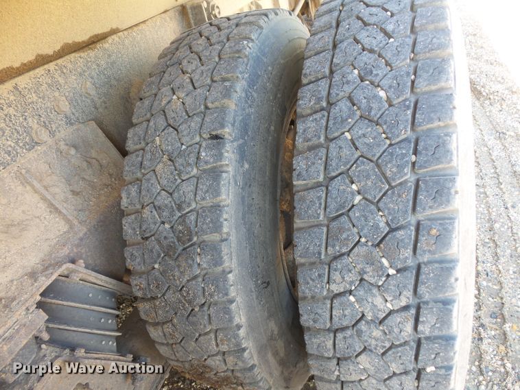 image for item FU9321 2000 International 2554 dump truck