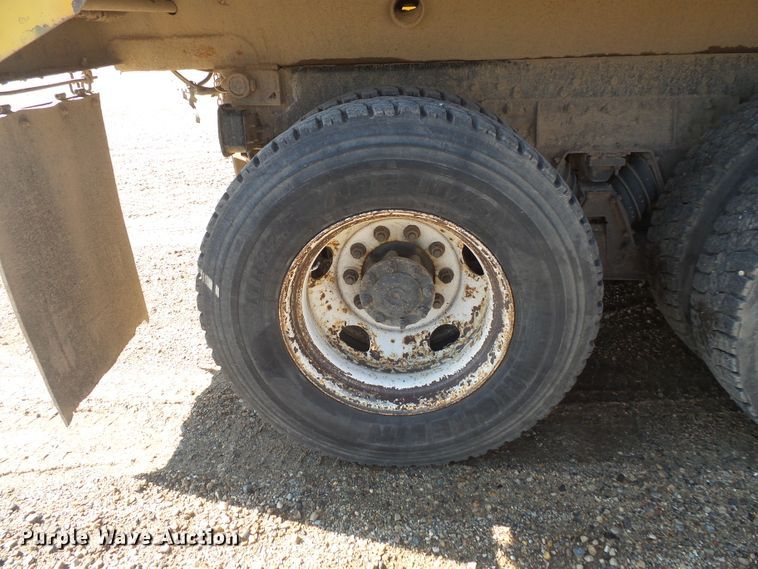 image for item FU9321 2000 International 2554 dump truck