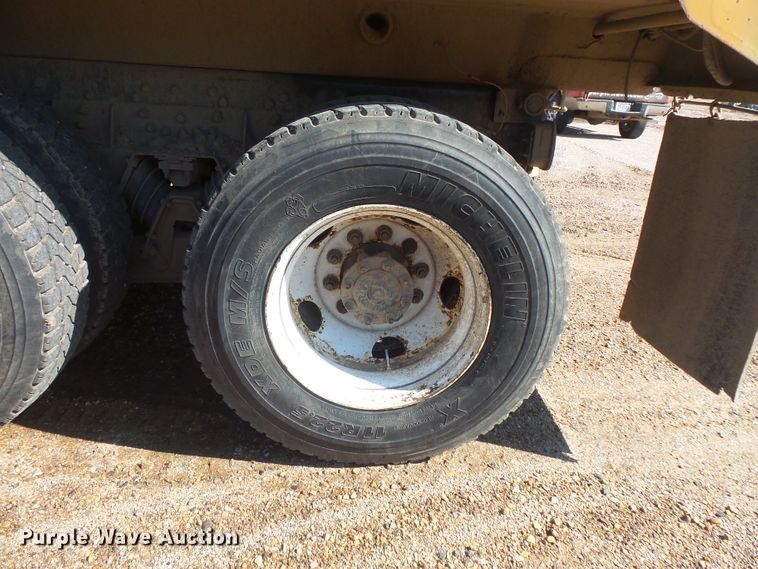 image for item FU9321 2000 International 2554 dump truck