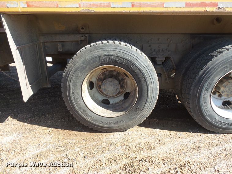 image for item FU9321 2000 International 2554 dump truck