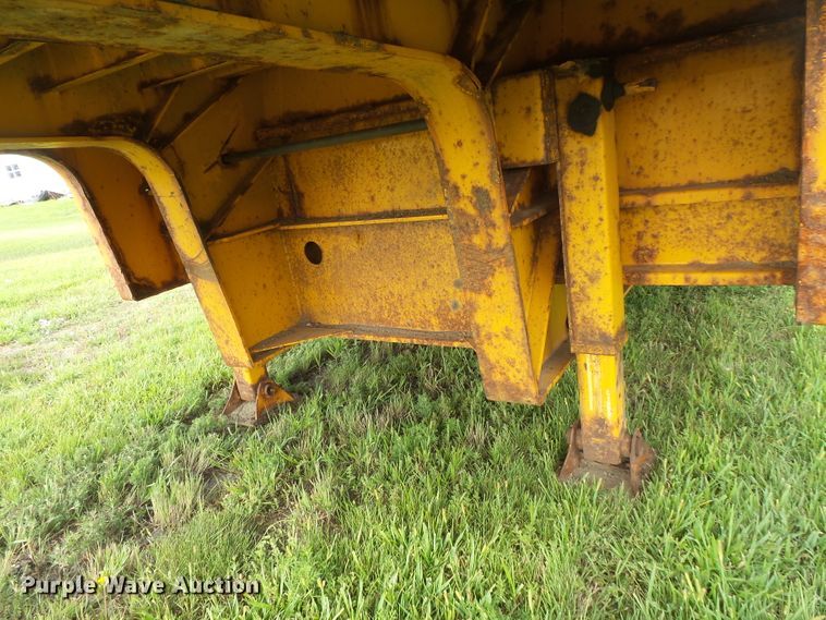 image for item FU9323 1994 Trail King TKI00SA-483 tilt deck equipment trailer