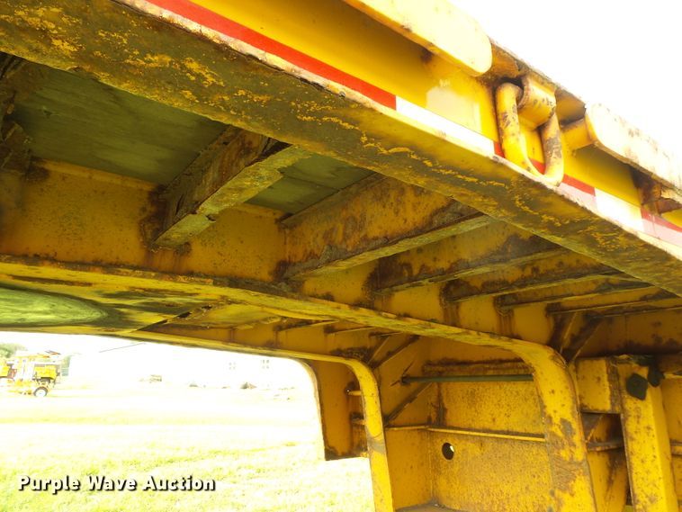 image for item FU9323 1994 Trail King TKI00SA-483 tilt deck equipment trailer