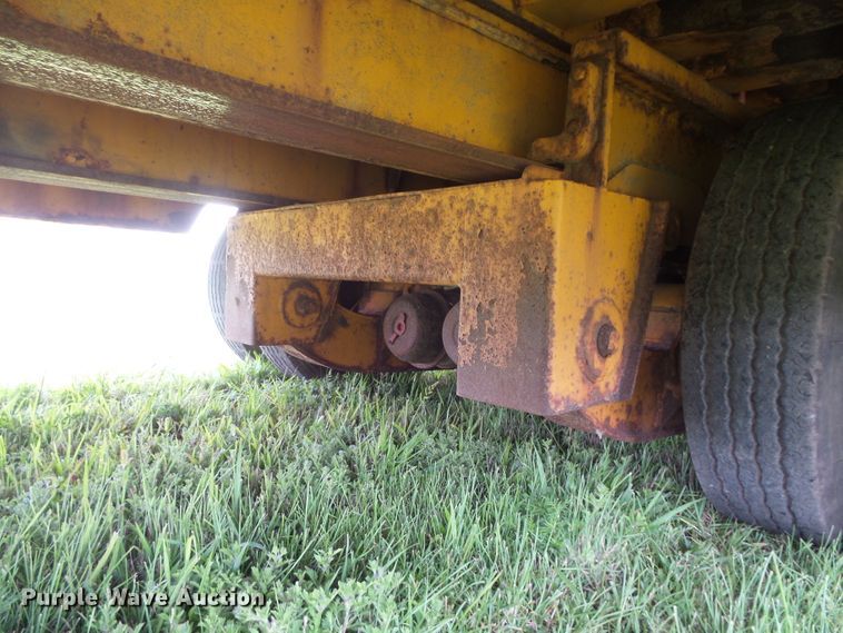 image for item FU9323 1994 Trail King TKI00SA-483 tilt deck equipment trailer