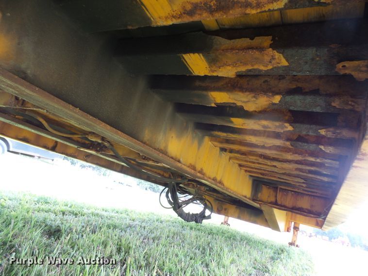 image for item FU9323 1994 Trail King TKI00SA-483 tilt deck equipment trailer