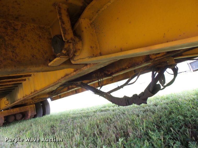 image for item FU9323 1994 Trail King TKI00SA-483 tilt deck equipment trailer