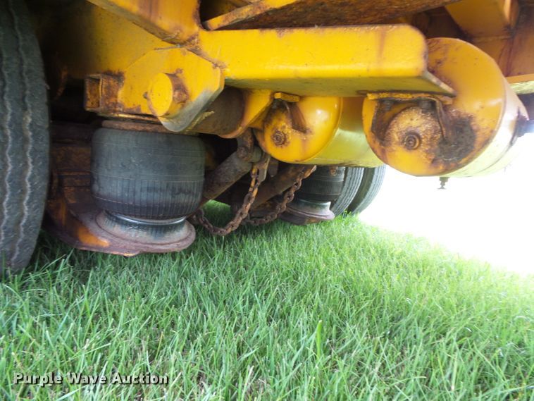 image for item FU9323 1994 Trail King TKI00SA-483 tilt deck equipment trailer