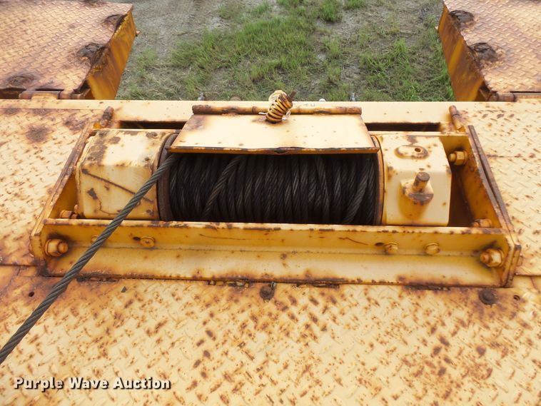 image for item FU9323 1994 Trail King TKI00SA-483 tilt deck equipment trailer