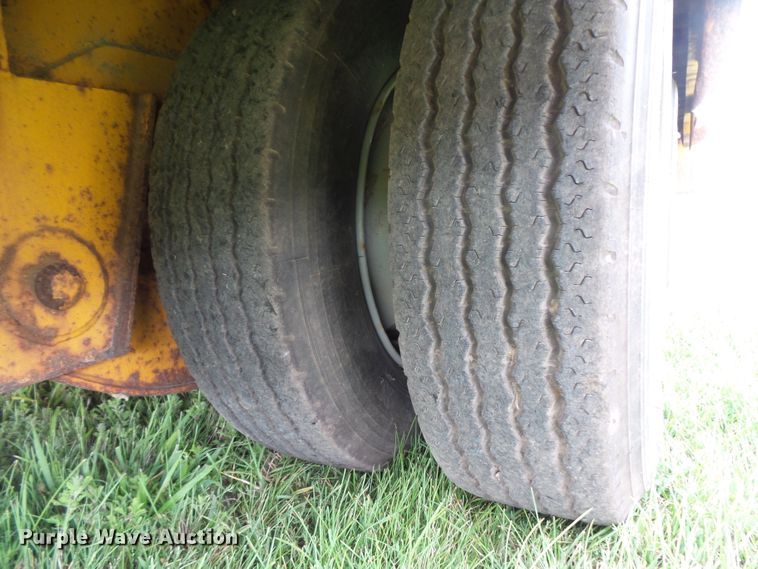 image for item FU9323 1994 Trail King TKI00SA-483 tilt deck equipment trailer