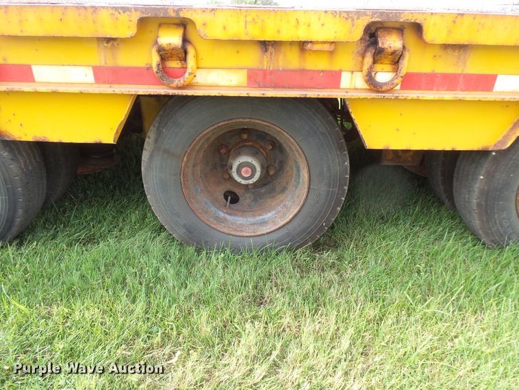 image for item FU9323 1994 Trail King TKI00SA-483 tilt deck equipment trailer